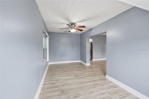 Villa ou maison à vendre à Tampa, Floride: 2 chambres, 93.37 m2 № 2426997 - photo 11