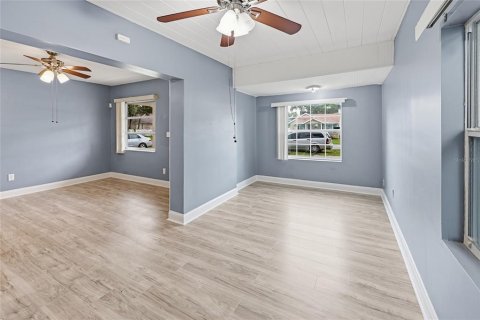 Villa ou maison à vendre à Tampa, Floride: 2 chambres, 93.37 m2 № 2426997 - photo 12