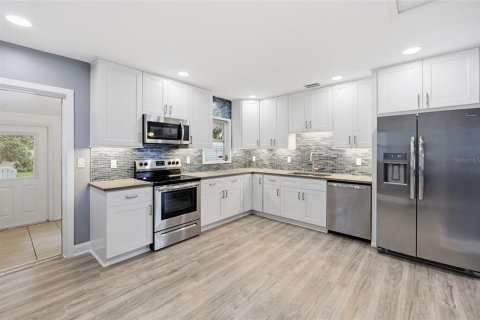 Villa ou maison à vendre à Tampa, Floride: 2 chambres, 93.37 m2 № 2426997 - photo 5