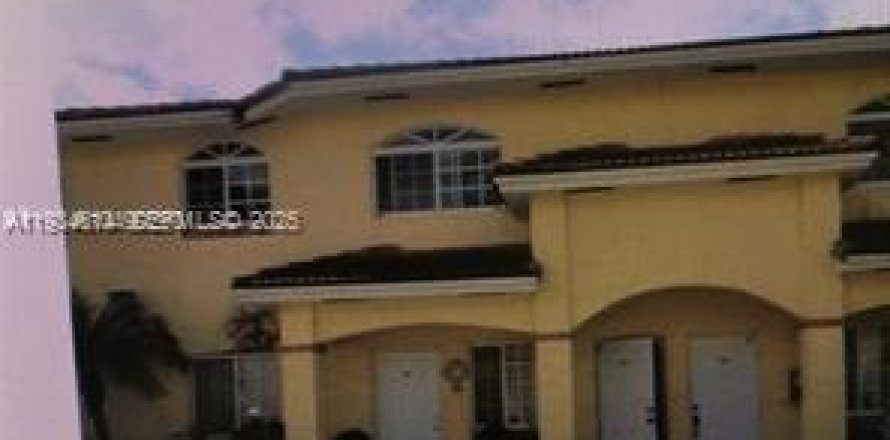 Condominio en Hialeah, Florida, 3 dormitorios  № 1993144