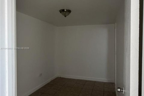 Apartment in Miami, Florida 1 bedroom, 218.51 sq.m. № 2000821 - photo 5