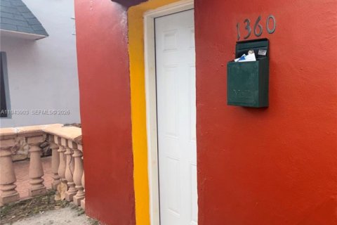 Apartment in Miami, Florida 1 bedroom, 218.51 sq.m. № 2000821 - photo 2