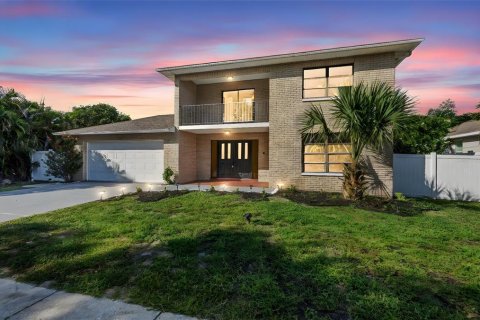 Casa en venta en Tarpon Springs, Florida, 5 dormitorios, 247.96 m2 № 1853511 - foto 2