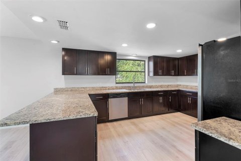 Casa en venta en Tarpon Springs, Florida, 5 dormitorios, 247.96 m2 № 1853511 - foto 11