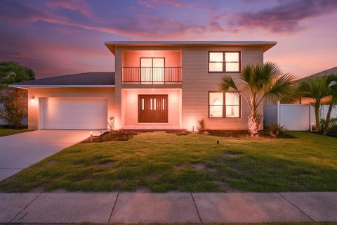 Casa en venta en Tarpon Springs, Florida, 5 dormitorios, 247.96 m2 № 1853511 - foto 1