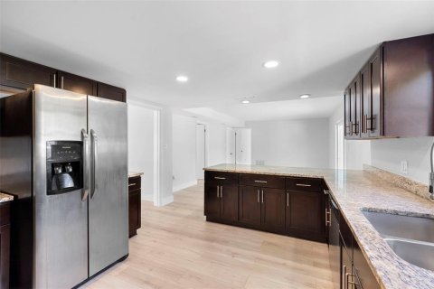 Casa en venta en Tarpon Springs, Florida, 5 dormitorios, 247.96 m2 № 1853511 - foto 13