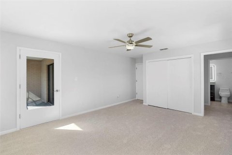 Casa en venta en Tarpon Springs, Florida, 5 dormitorios, 247.96 m2 № 1853511 - foto 15
