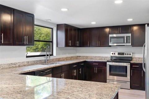 Casa en venta en Tarpon Springs, Florida, 5 dormitorios, 247.96 m2 № 1853511 - foto 12