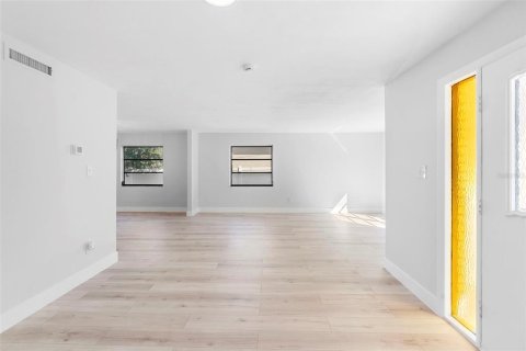 Casa en venta en Tarpon Springs, Florida, 5 dormitorios, 247.96 m2 № 1853511 - foto 6