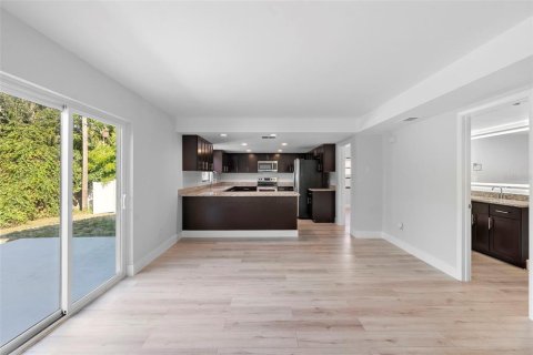 Casa en venta en Tarpon Springs, Florida, 5 dormitorios, 247.96 m2 № 1853511 - foto 10