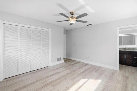 Casa en venta en Tarpon Springs, Florida, 5 dormitorios, 247.96 m2 № 1853511 - foto 25