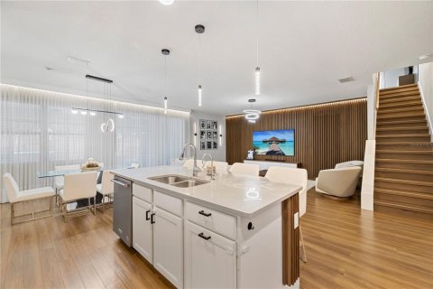 Casa en venta en Orlando, Florida, 5 dormitorios, 305.74 m2 № 2225591 - foto 30