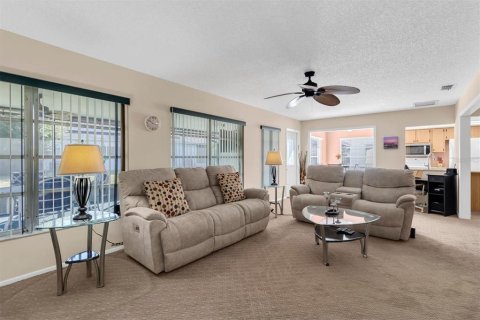 Villa ou maison à vendre à New Port Richey, Floride: 2 chambres, 152.17 m2 № 2421670 - photo 12