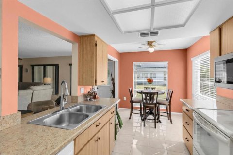 Villa ou maison à vendre à New Port Richey, Floride: 2 chambres, 152.17 m2 № 2421670 - photo 18