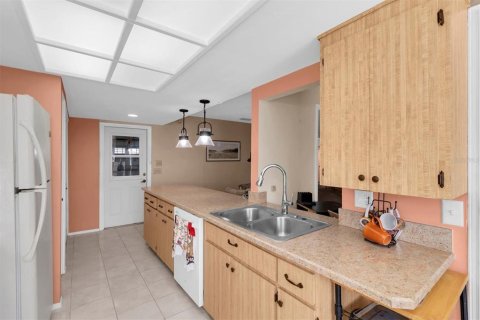 Villa ou maison à vendre à New Port Richey, Floride: 2 chambres, 152.17 m2 № 2421670 - photo 16