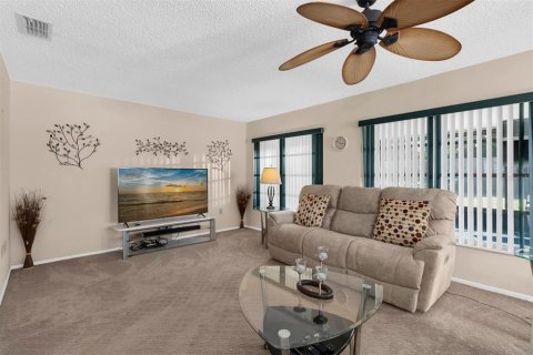 Villa ou maison à vendre à New Port Richey, Floride: 2 chambres, 152.17 m2 № 2421670 - photo 11