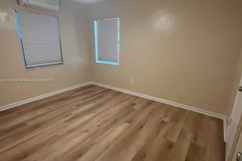 Commercial property in Fort Lauderdale, Florida 138.42 sq.m. № 1790813 - photo 4