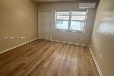 Commercial property in Fort Lauderdale, Florida 138.42 sq.m. № 1790813 - photo 2