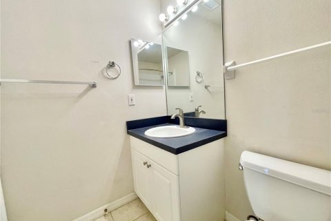 Condo in Gainesville, Florida, 2 bedrooms № 2104339 - photo 16