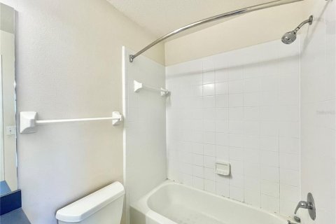 Condo in Gainesville, Florida, 2 bedrooms № 2104339 - photo 15