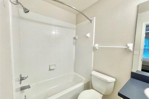 Condo in Gainesville, Florida, 2 bedrooms № 2104339 - photo 20