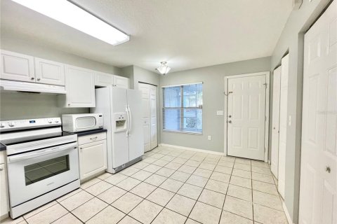 Condo in Gainesville, Florida, 2 bedrooms № 2104339 - photo 5