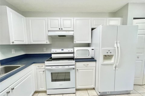 Condo in Gainesville, Florida, 2 bedrooms № 2104339 - photo 3