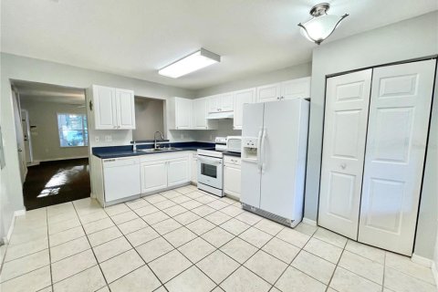Condo in Gainesville, Florida, 2 bedrooms № 2104339 - photo 7