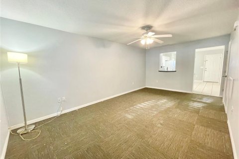 Condo in Gainesville, Florida, 2 bedrooms № 2104339 - photo 9