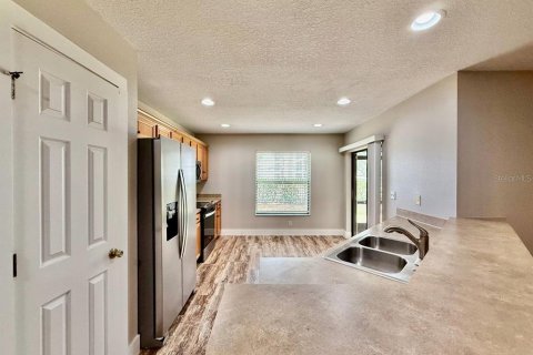Touwnhouse à louer à Brandon, Floride: 3 chambres, 144.74 m2 № 2095826 - photo 13