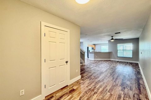Touwnhouse à louer à Brandon, Floride: 3 chambres, 144.74 m2 № 2095826 - photo 4
