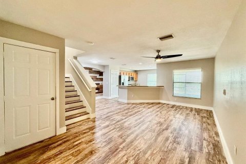 Touwnhouse à louer à Brandon, Floride: 3 chambres, 144.74 m2 № 2095826 - photo 6