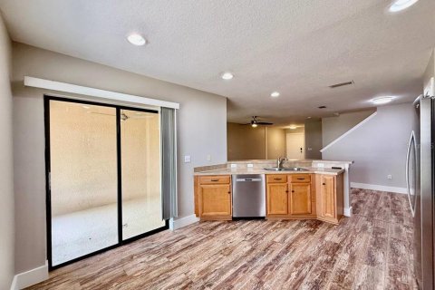 Touwnhouse à louer à Brandon, Floride: 3 chambres, 144.74 m2 № 2095826 - photo 15