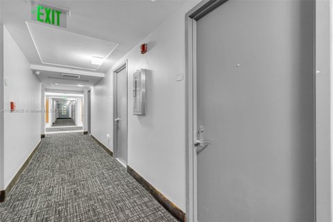 Снять в аренду кондоминиум в Майами, Флорида 1 спальня, 98.29м2, № 1932098 - фото 2