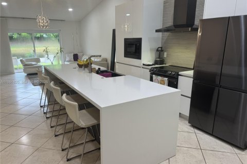 Casa en Weston, Florida 3 dormitorios, 120.03 m2 № 2056644