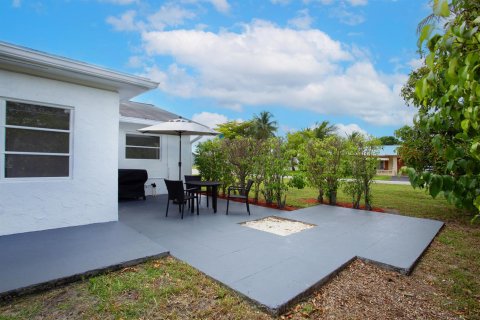 House in Tamarac, Florida 2 bedrooms, 92.9 sq.m. № 2084082 - photo 24