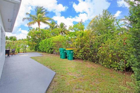 House in Tamarac, Florida 2 bedrooms, 92.9 sq.m. № 2084082 - photo 25