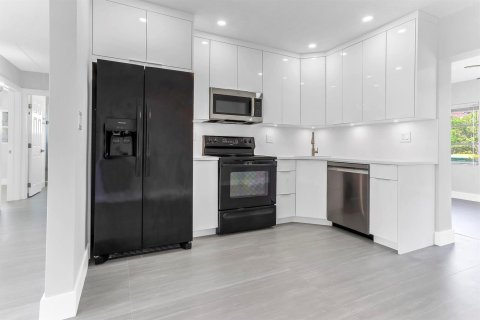 House in Tamarac, Florida 2 bedrooms, 92.9 sq.m. № 2084082 - photo 8