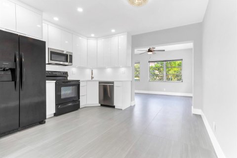 House in Tamarac, Florida 2 bedrooms, 92.9 sq.m. № 2084082 - photo 6