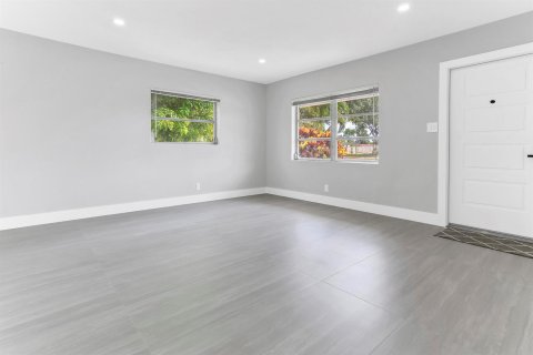 House in Tamarac, Florida 2 bedrooms, 92.9 sq.m. № 2084082 - photo 3