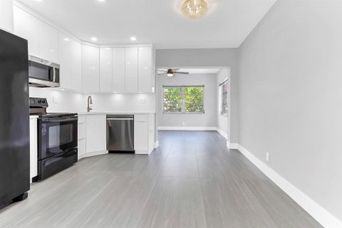 House in Tamarac, Florida 2 bedrooms, 92.9 sq.m. № 2084082 - photo 7