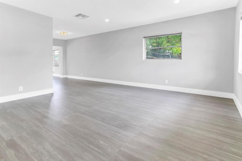 House in Tamarac, Florida 2 bedrooms, 92.9 sq.m. № 2084082 - photo 2