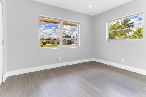 House in Tamarac, Florida 2 bedrooms, 92.9 sq.m. № 2084082 - photo 17