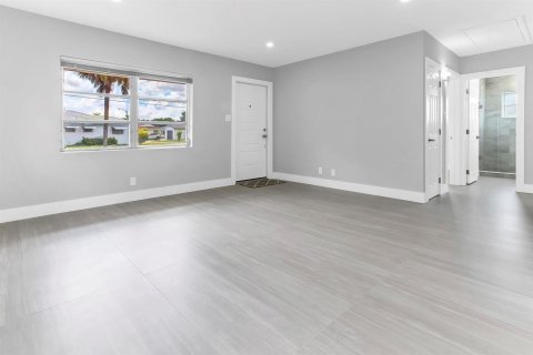 House in Tamarac, Florida 2 bedrooms, 92.9 sq.m. № 2084082 - photo 4