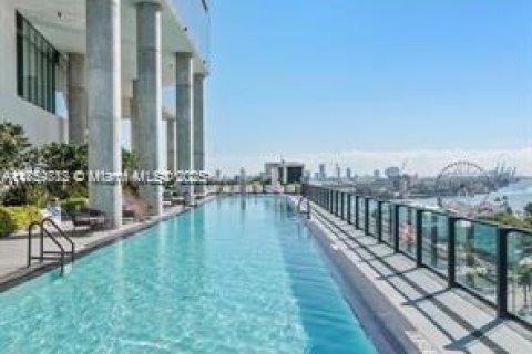 Condominio en Miami, Florida, 2 dormitorios  № 2013644