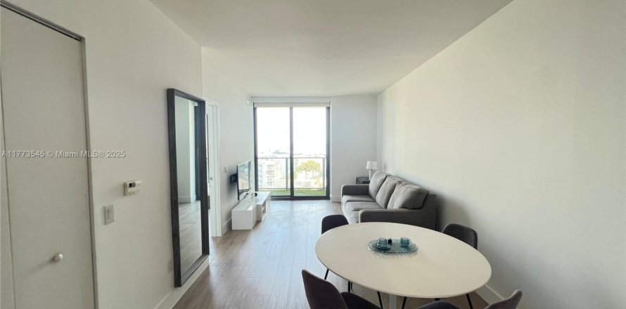 Condominio en Miami, Florida, 1 dormitorio № 1868567