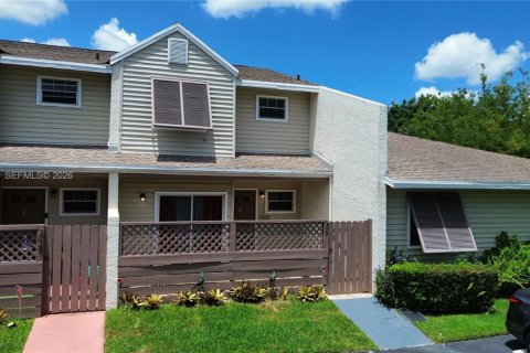 Touwnhouse à Margate, Floride 2 chambres, 117.89 m2 № 2274795