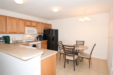House in The Villages, Florida 2 bedrooms, 107.4 sq.m. № 1820951 - photo 8
