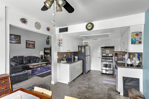 Condo in Altamonte Springs, Florida, 2 bedrooms  № 1546084 - photo 9