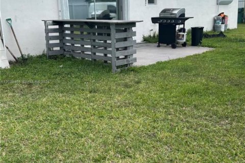 House in Miami, Florida 3 bedrooms, 80.27 sq.m. № 2086985 - photo 10